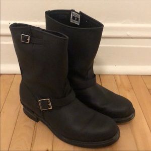 FRYE Boot 9.5 M- EWC MAKE AN OFFER!🎉